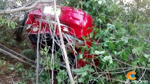 Carro capota e atinge dois funcionários do DNIT em Oeiras; Veja as fotos! - Imagem 1