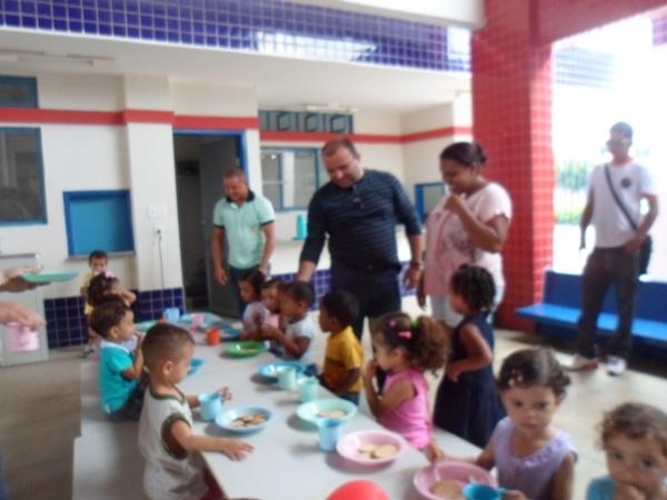 Prefeito Walfredo Filho participa do Primeiro dia de aula na Creche Pro - Infância - Imagem 9