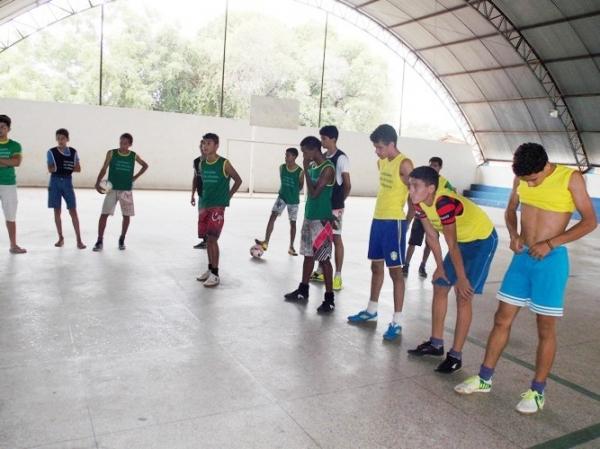 Prefeitura de Batalha realizou entrega de material esportivo para escolinha do Clube Figueirinhaâ€ - Imagem 16