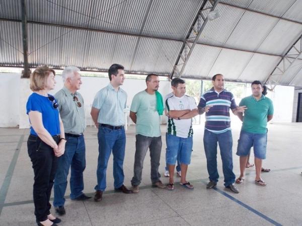 Prefeitura de Batalha realizou entrega de material esportivo para escolinha do Clube Figueirinhaâ€ - Imagem 2