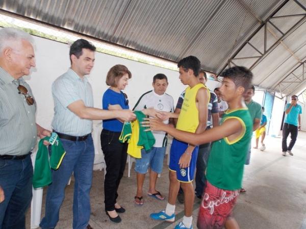 Prefeitura de Batalha realizou entrega de material esportivo para escolinha do Clube Figueirinhaâ€ - Imagem 11