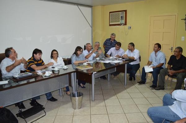 Prefeitos da região norte se reúnem em Buriti dos Lopes para discutir construção de casas - Imagem 1