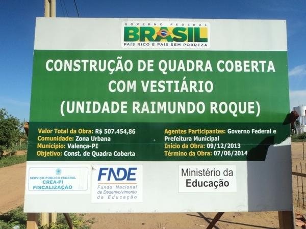 Prefeito visita a construção da quadra coberta na Morada Nova - Imagem 8