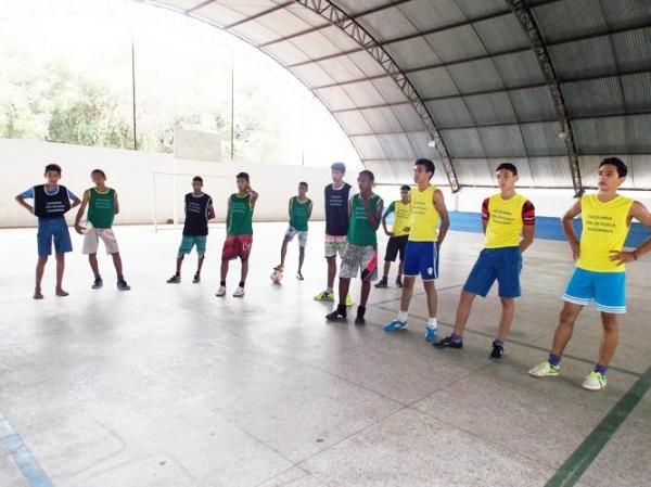Prefeitura de Batalha realizou entrega de material esportivo para escolinha do Clube Figueirinhaâ€ - Imagem 13