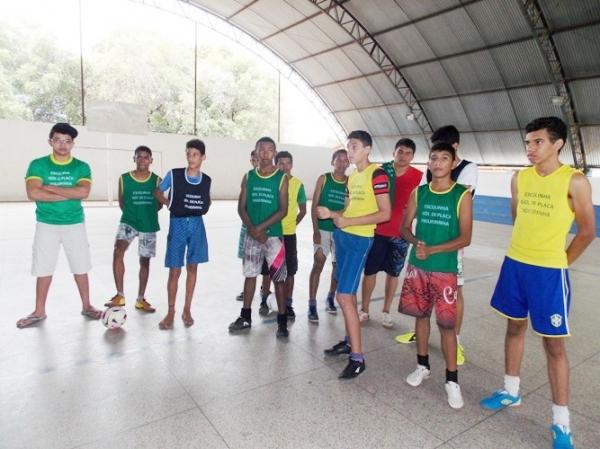 Prefeitura de Batalha realizou entrega de material esportivo para escolinha do Clube Figueirinhaâ€ - Imagem 6