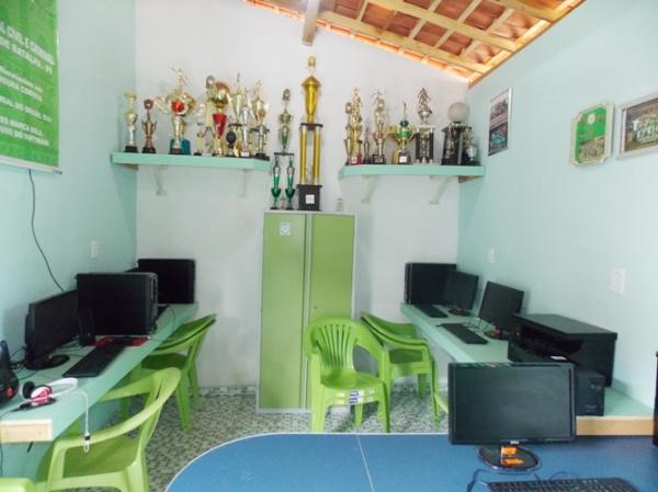 Prefeitura de Batalha realizou entrega de material esportivo para escolinha do Clube Figueirinhaâ€ - Imagem 17