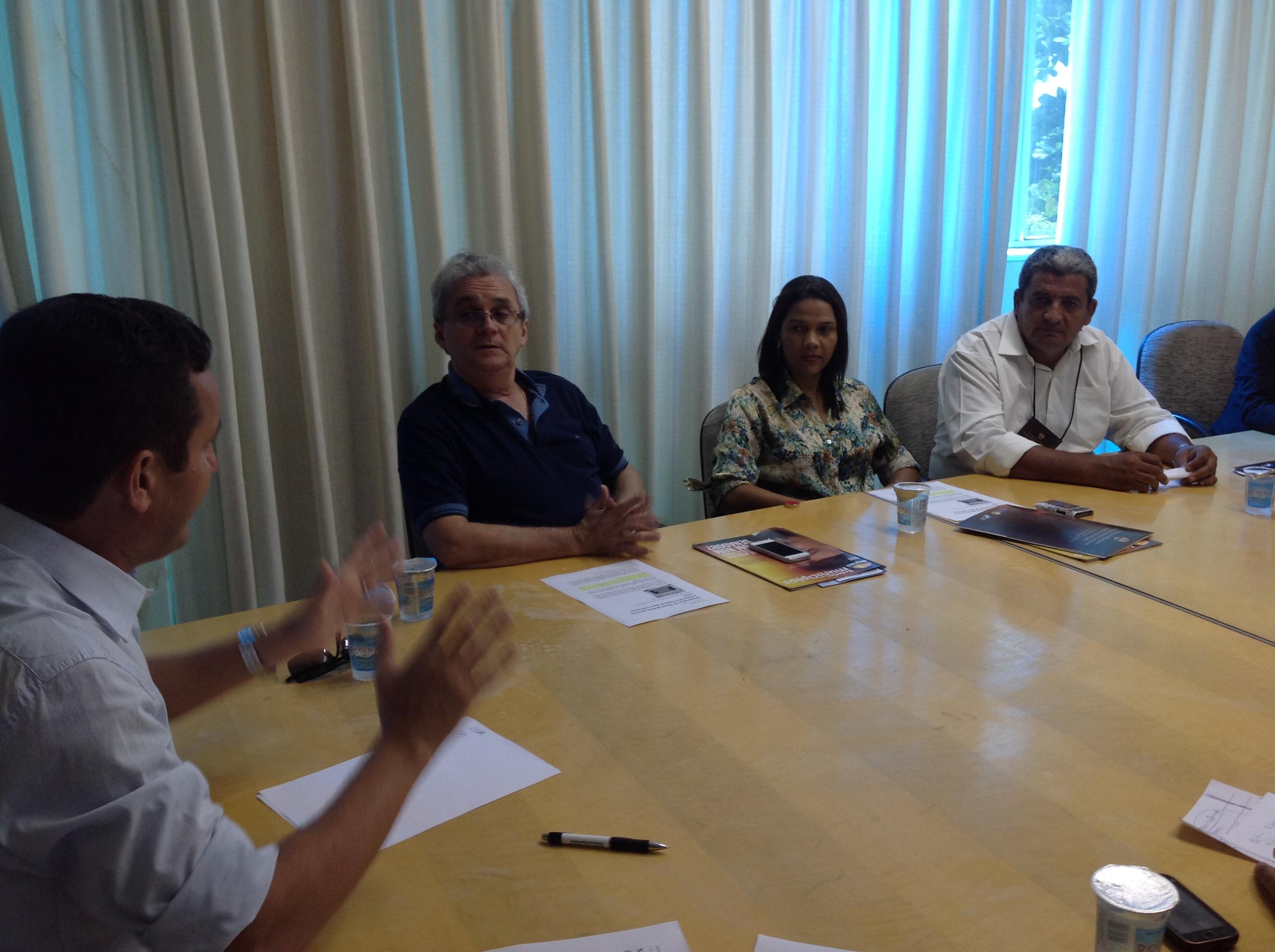 Prefeito Zé Resende participa de reunião da diretoria da APPM para tratar de paralisação dos município