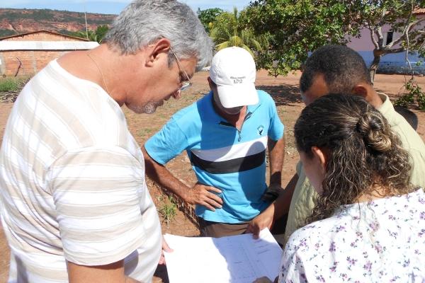 Prefeita Claudia lobo inicia obra da academia aberta no povoado para batins e reforma da quadra esportiva  - Imagem 10