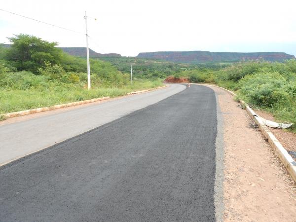 Prefeita Claudia Lobo consegui asfalto  para as Ruas e A venida da  cidade de Currais  - Imagem 1