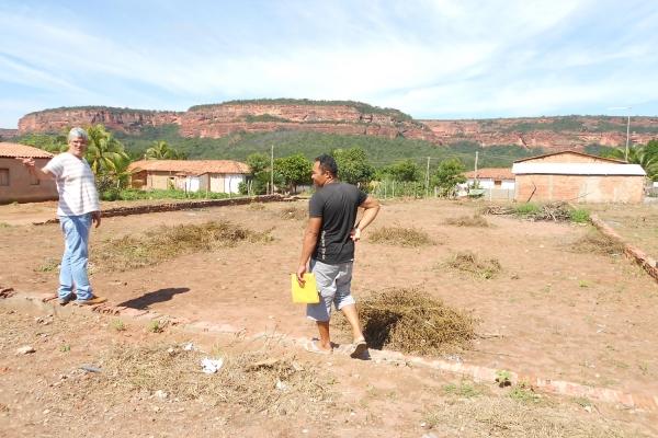 Prefeita Claudia lobo inicia obra da academia aberta no povoado para batins e reforma da quadra esportiva  - Imagem 8