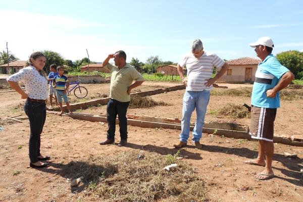 Prefeita Claudia lobo inicia obra da academia aberta no povoado para batins e reforma da quadra esportiva  - Imagem 11