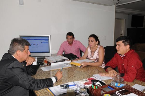 Prefeito de Cocal entrega solicitações nas áreas da Educação, Saúde e Infraestrutura ao Governador do Estado - Imagem 1