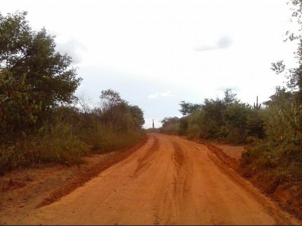 Prefeitura Municipal de Itainópolis consertada as estradas de Tombador  - Imagem 4