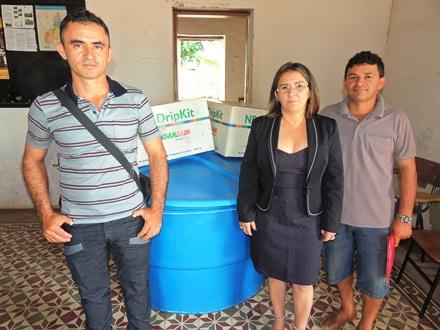 Prefeitura entrega kits de irrigação para agricultores do sertão