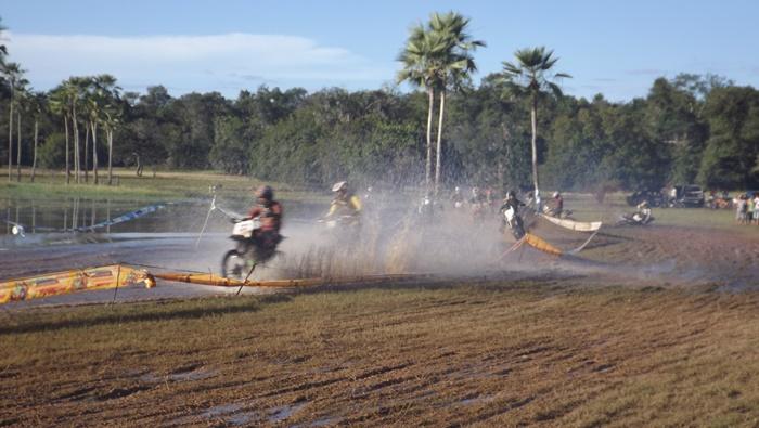 5º Lama Cross e Sirano e Sirino atraem multidão em festa do trabalhador 