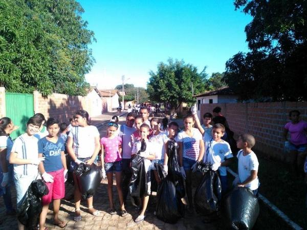 Secretaria Municipal de Saúde de São Félix-PI realizou mutirão de conscientização contra a dengue - Imagem 7