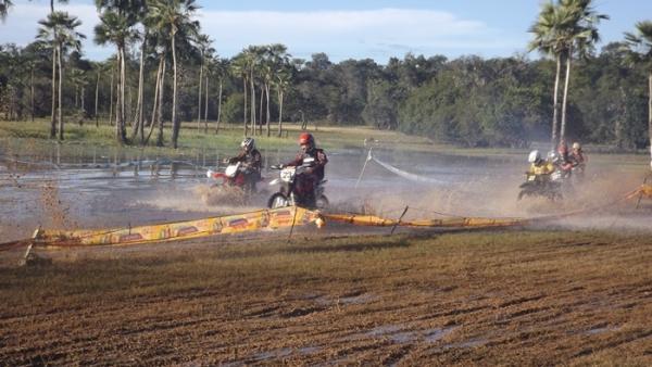 5º Lama Cross e Sirano e Sirino atraem multidão em festa do trabalhador  - Imagem 25