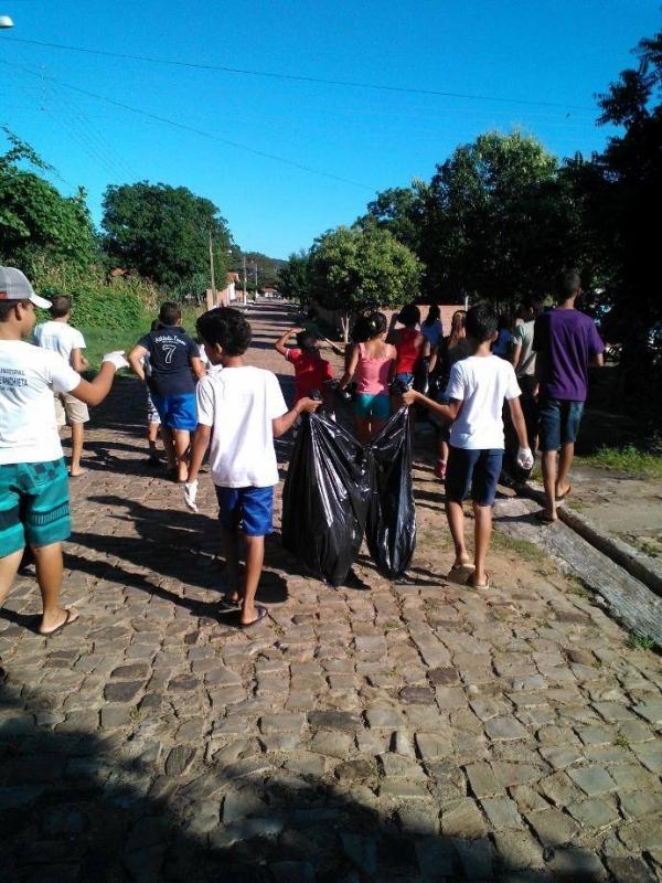Secretaria Municipal de Saúde de São Félix-PI realizou mutirão de conscientização contra a dengue - Imagem 9