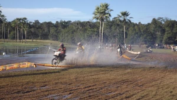 5º Lama Cross e Sirano e Sirino atraem multidão em festa do trabalhador  - Imagem 1
