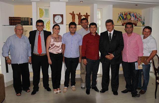 Prefeito de Cocal entrega solicitações nas áreas da Educação, Saúde e Infraestrutura ao Governador do Estado