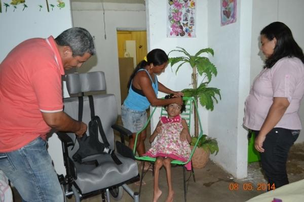 Prefeito Zé Resende entrega mais 2 cadeiras de rodas - Imagem 4