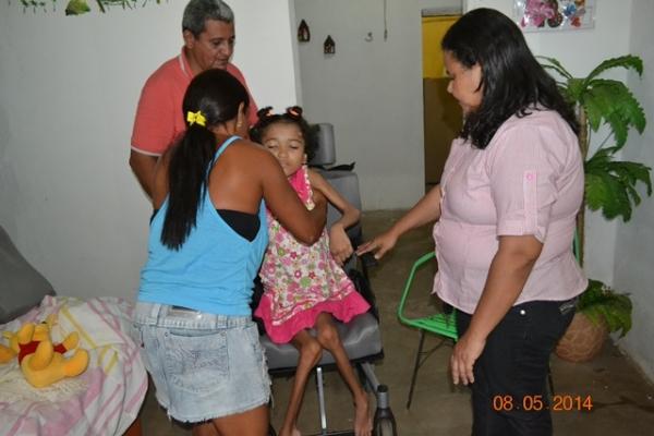 Prefeito Zé Resende entrega mais 2 cadeiras de rodas - Imagem 2