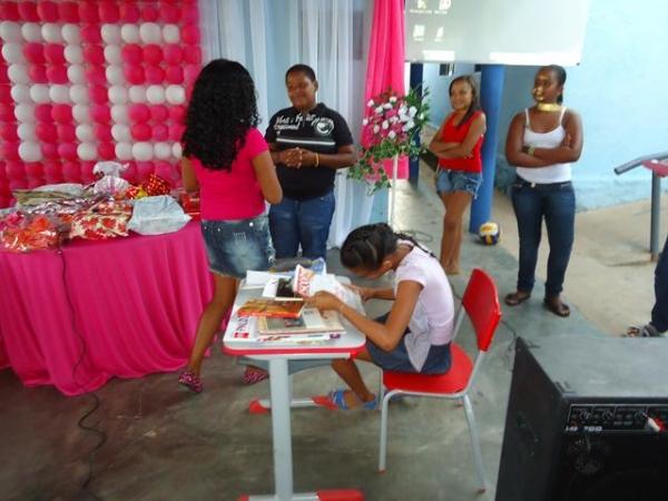 Escola Municipal Santa Catarina realizou Homenagem as Mães - Imagem 33