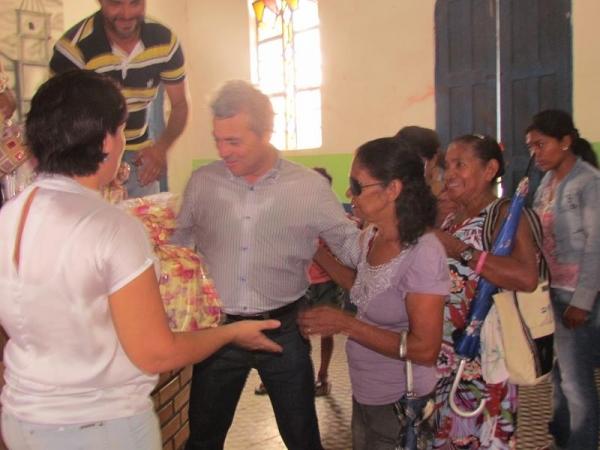 Prefeito Edílson Capote e primeira-dama Edneida Fortes realizaram festa para Mães - Imagem 16