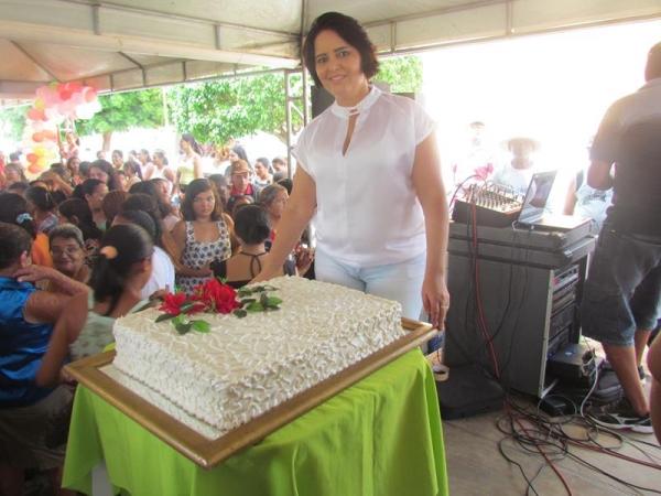Prefeito Edílson Capote e primeira-dama Edneida Fortes realizaram festa para Mães - Imagem 32