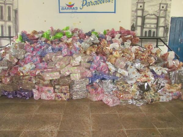 Prefeito Edílson Capote e primeira-dama Edneida Fortes realizaram festa para Mães - Imagem 24