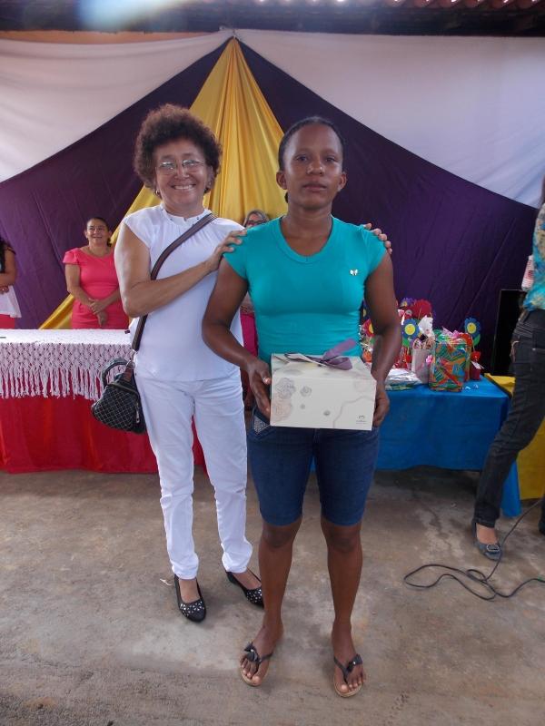 Escola Adelaide Magalhães realiza café da Manhã em homenagem as Mães - Imagem 21