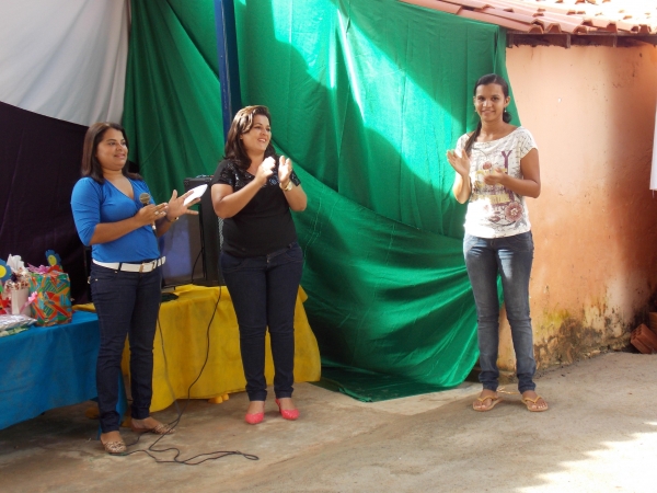 Escola Adelaide Magalhães realiza café da Manhã em homenagem as Mães - Imagem 11