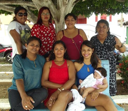 Prefeita Paula Araujo homenageou as mães brasileirenses com uma bela festa - Imagem 56