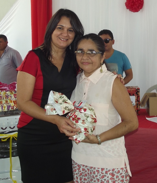 Prefeita Paula Araujo homenageou as mães brasileirenses com uma bela festa - Imagem 18