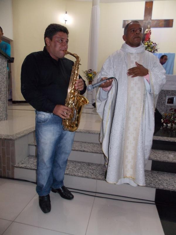 Missa de Ação de Graças pelas Bodas de Prata do casal Carlão Quaresma e Francisca Leão - Imagem 25
