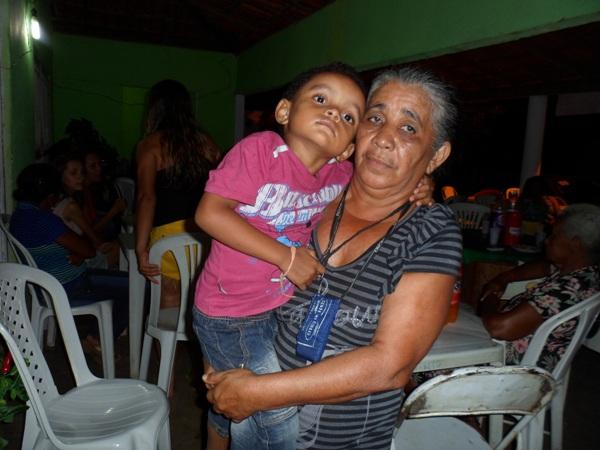 Mães do bairro Vale Verde são homenageadas com um farto jantar