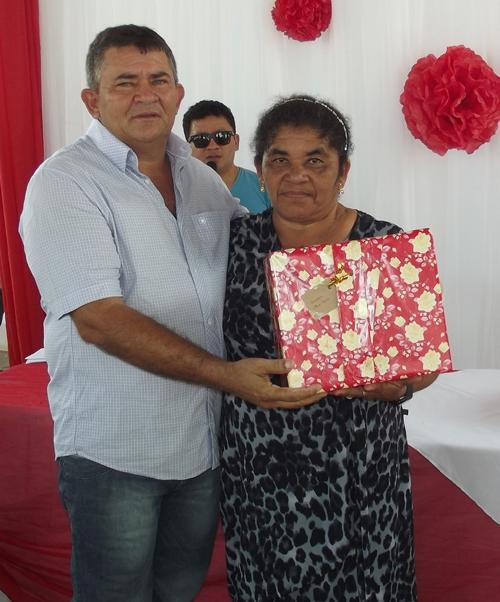 Prefeita Paula Araujo homenageou as mães brasileirenses com uma bela festa - Imagem 40