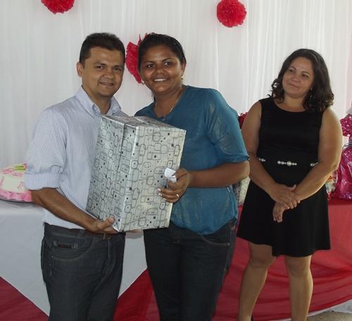 Prefeita Paula Araujo homenageou as mães brasileirenses com uma bela festa - Imagem 24