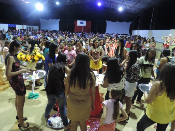 A prefeitura de Barra D’Alcântara em parceria com a Secretaria de Educação promoveu uma festa em comemoração ao dia das mães. - Imagem 40