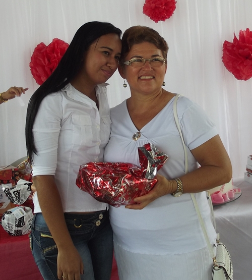 Prefeita Paula Araujo homenageou as mães brasileirenses com uma bela festa - Imagem 9