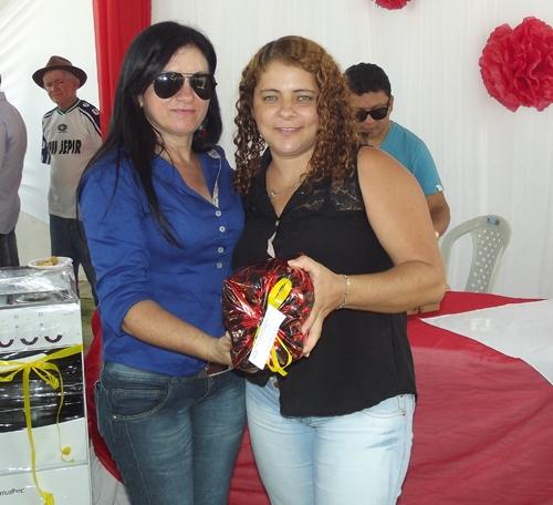 Prefeita Paula Araujo homenageou as mães brasileirenses com uma bela festa - Imagem 29