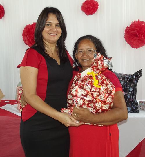 Prefeita Paula Araujo homenageou as mães brasileirenses com uma bela festa