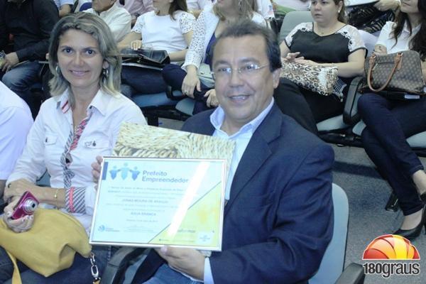Prefeito Jonas Moura recebe certificado de Prefeito Empreendedor - Imagem 2