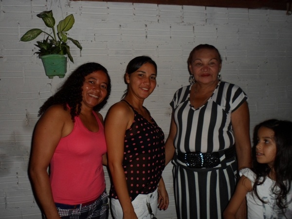 Mães do bairro Vale Verde são homenageadas com um farto jantar - Imagem 9