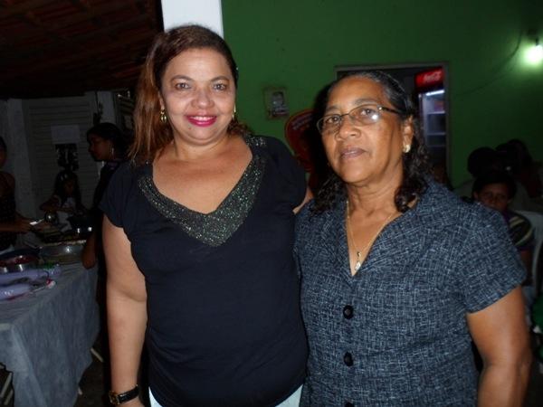 Mães do bairro Vale Verde são homenageadas com um farto jantar - Imagem 10