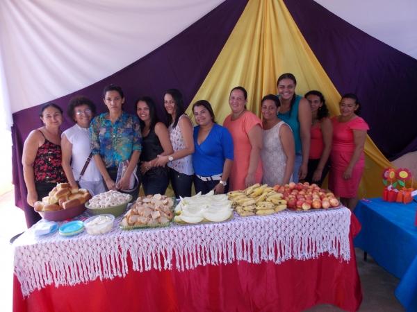 Escola Adelaide Magalhães realiza café da Manhã em homenagem as Mães - Imagem 30