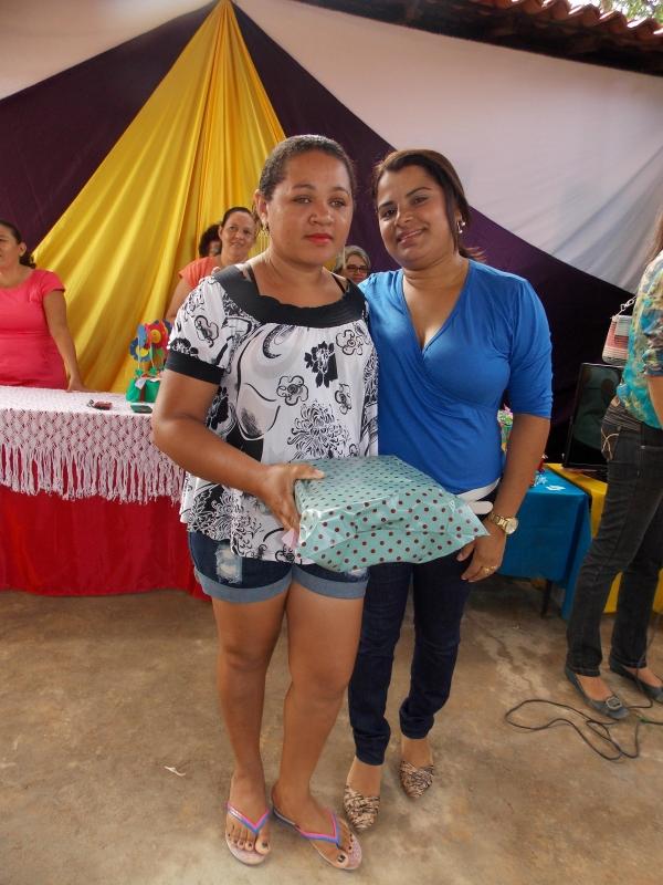 Escola Adelaide Magalhães realiza café da Manhã em homenagem as Mães - Imagem 24