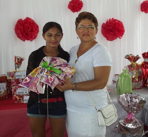 Prefeita Paula Araujo homenageou as mães brasileirenses com uma bela festa - Imagem 113
