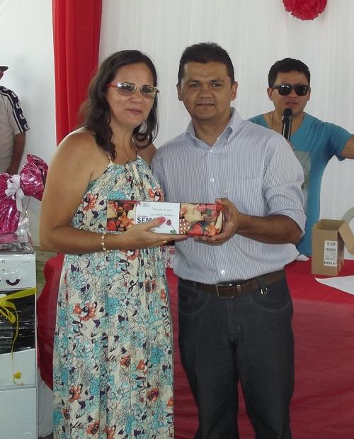 Prefeita Paula Araujo homenageou as mães brasileirenses com uma bela festa - Imagem 26