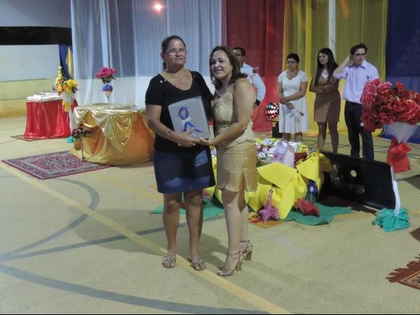 A prefeitura de Barra D’Alcântara em parceria com a Secretaria de Educação promoveu uma festa em comemoração ao dia das mães. - Imagem 27